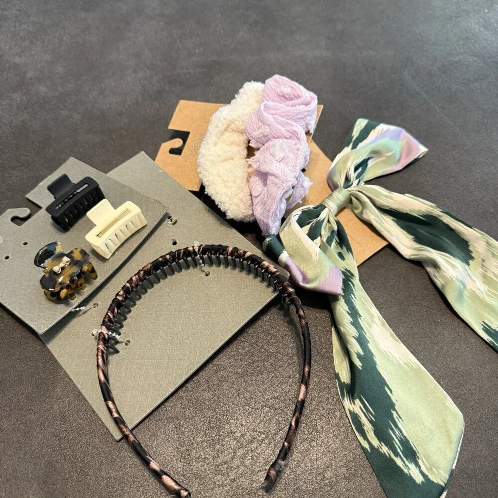 Berry Colorful Aesthetic Trendy Minimalist Stylish Hair Accessories Bundle NWT